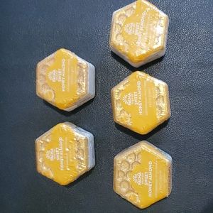 Pacha soap Co sweet honey almond froth bomb